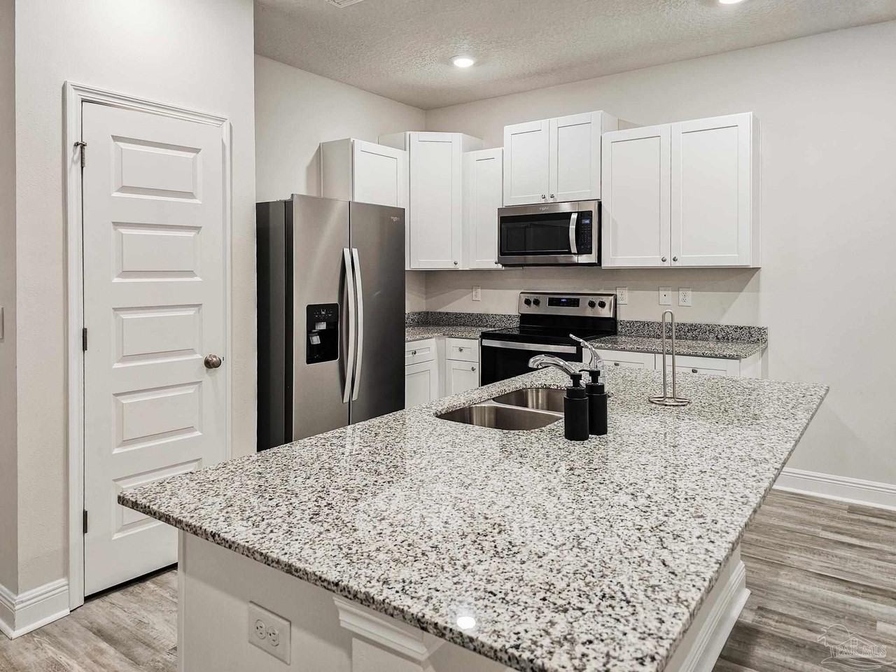 1211 Fairchild Village Dr - Photo 6 of 27