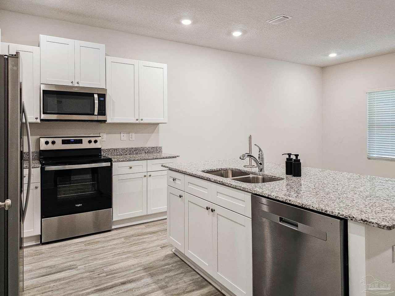 1211 Fairchild Village Dr - Photo 7 of 27