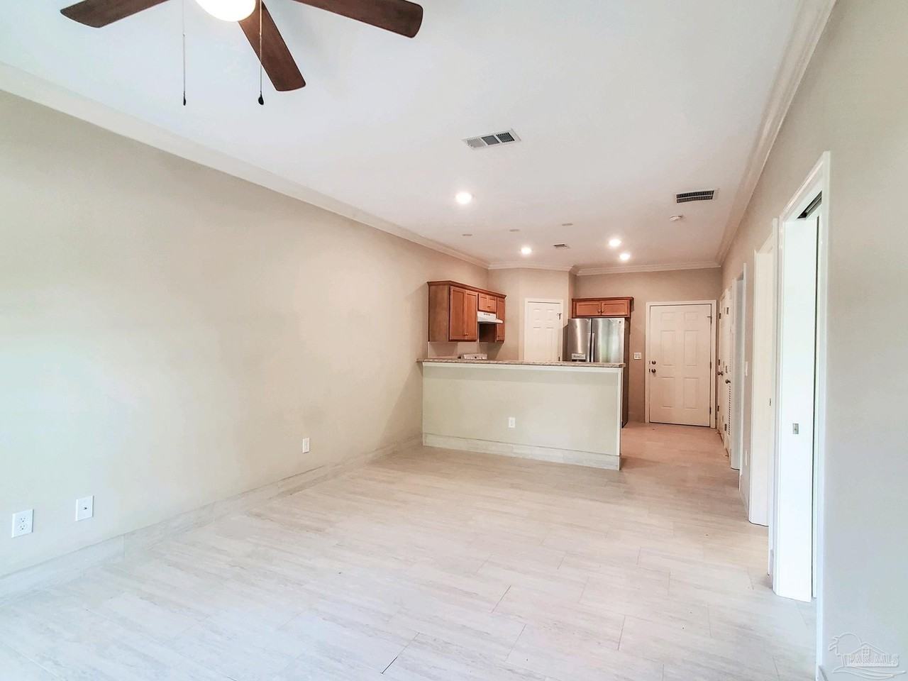 2425 E Johnson Ave Apt E - Photo 3 of 9