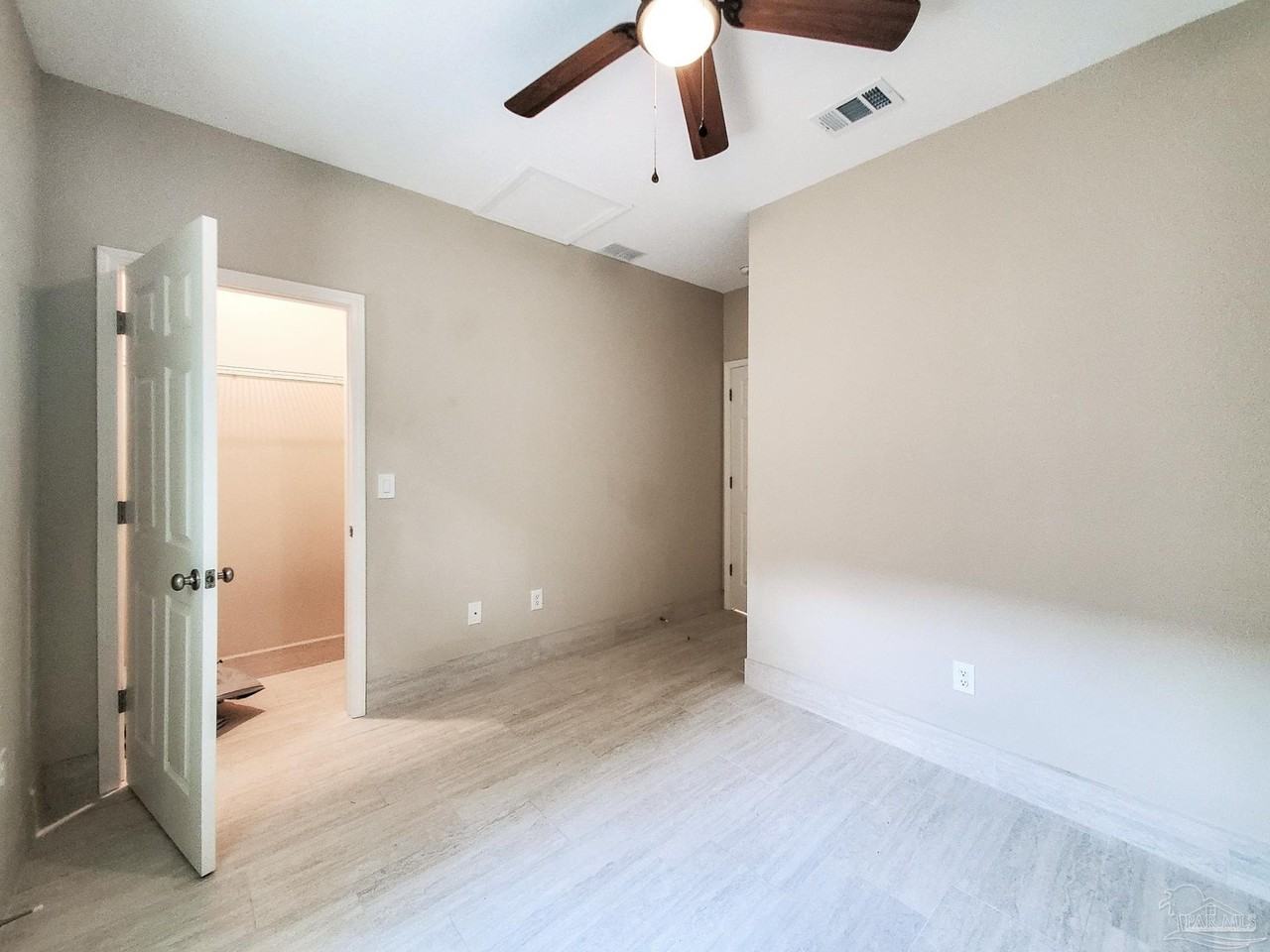 2425 E Johnson Ave Apt E - Photo 4 of 9