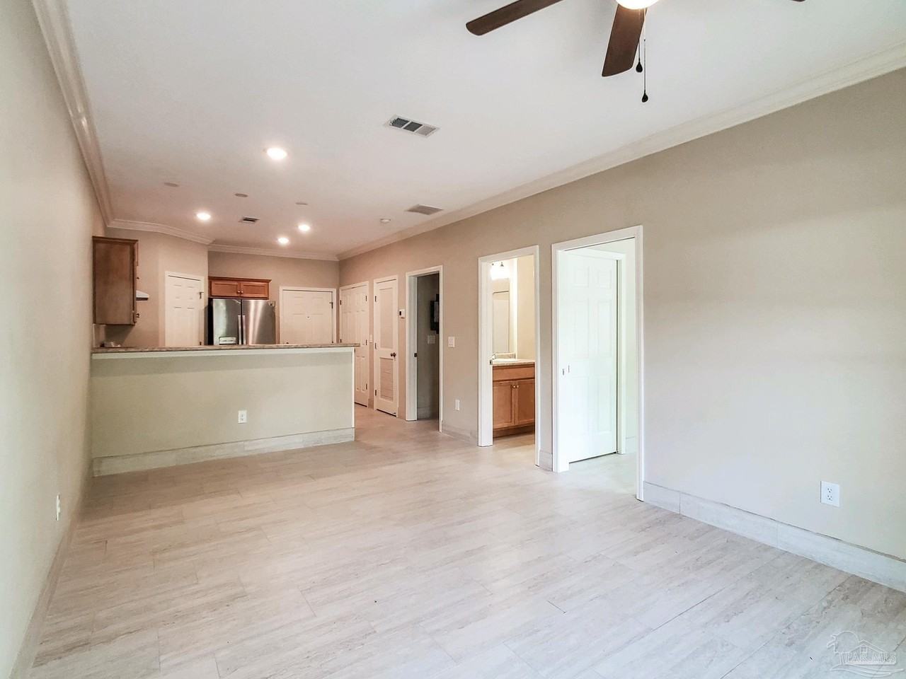 2425 E Johnson Ave Apt E - Photo 5 of 9