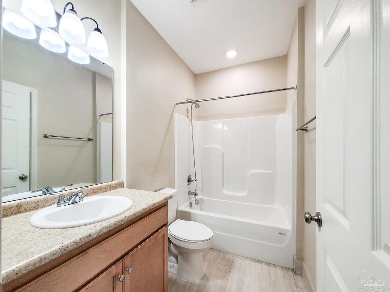 2425 E Johnson Ave Apt E - Photo 6 of 9