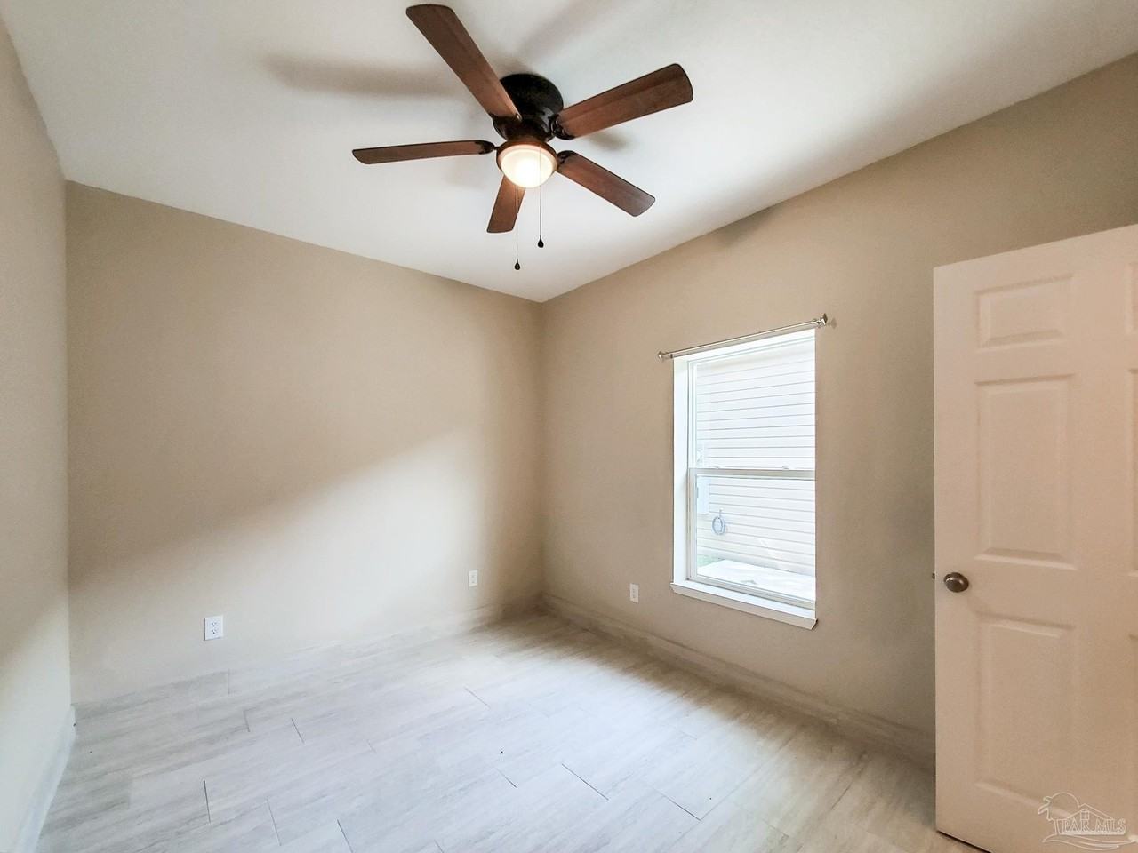 2425 E Johnson Ave Apt E - Photo 7 of 9