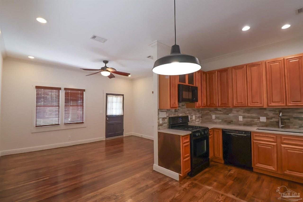 422 N Davis Hwy - Photo 3 of 12