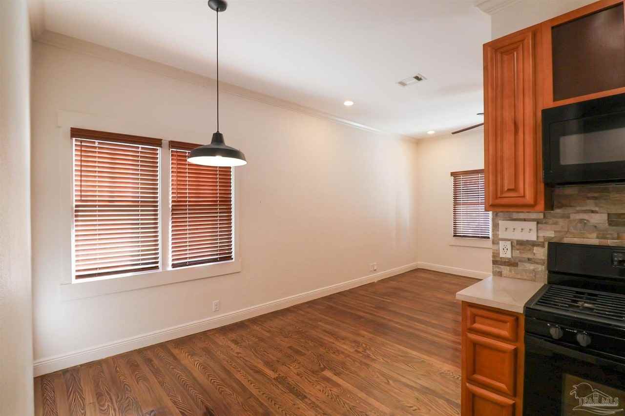 422 N Davis Hwy - Photo 4 of 12