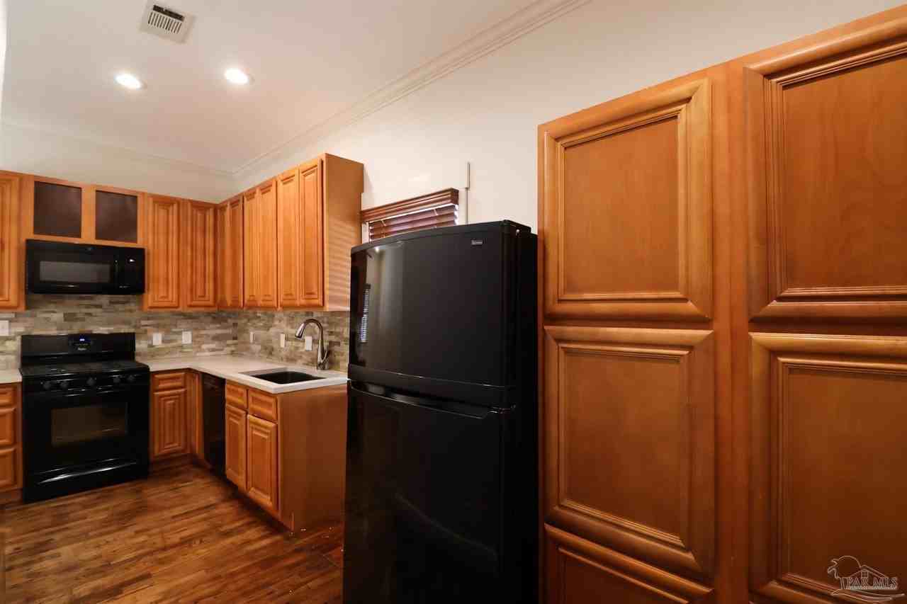 422 N Davis Hwy - Photo 5 of 12