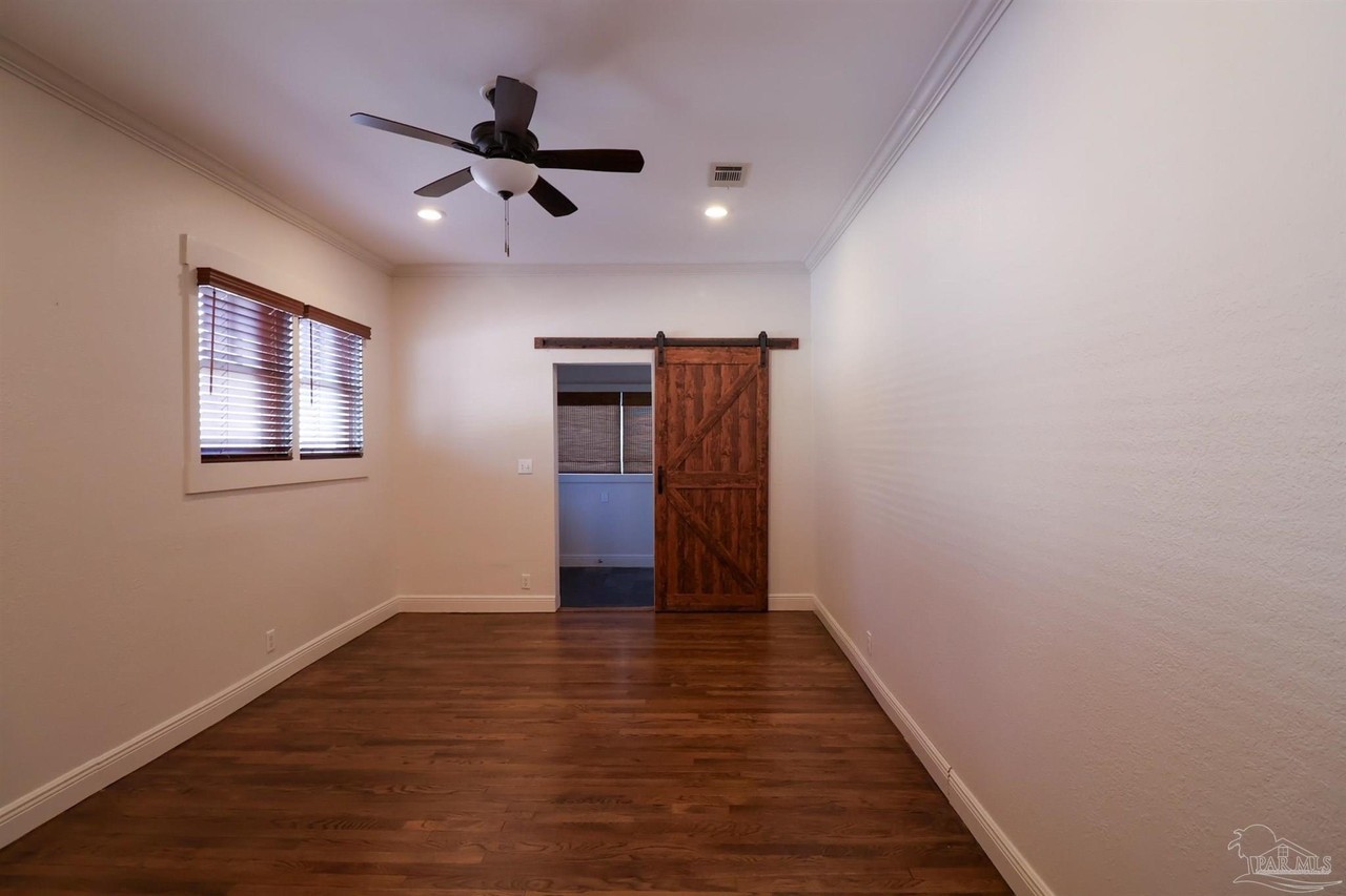 422 N Davis Hwy - Photo 6 of 12