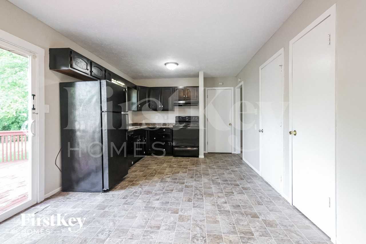 5411 Padre Ln - Photo 5 of 15