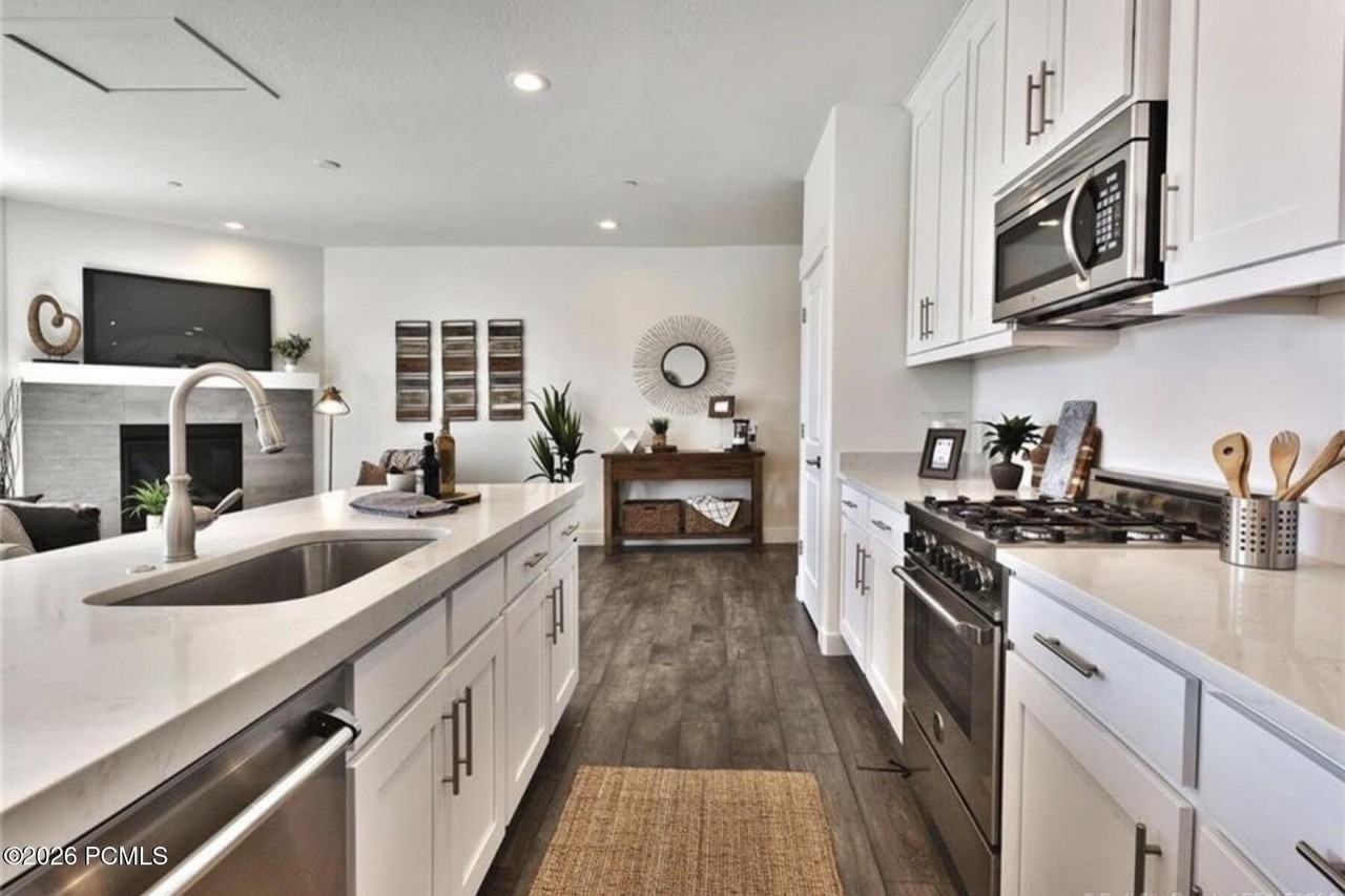 3359 Quarry Springs Dr - Photo 4 of 9