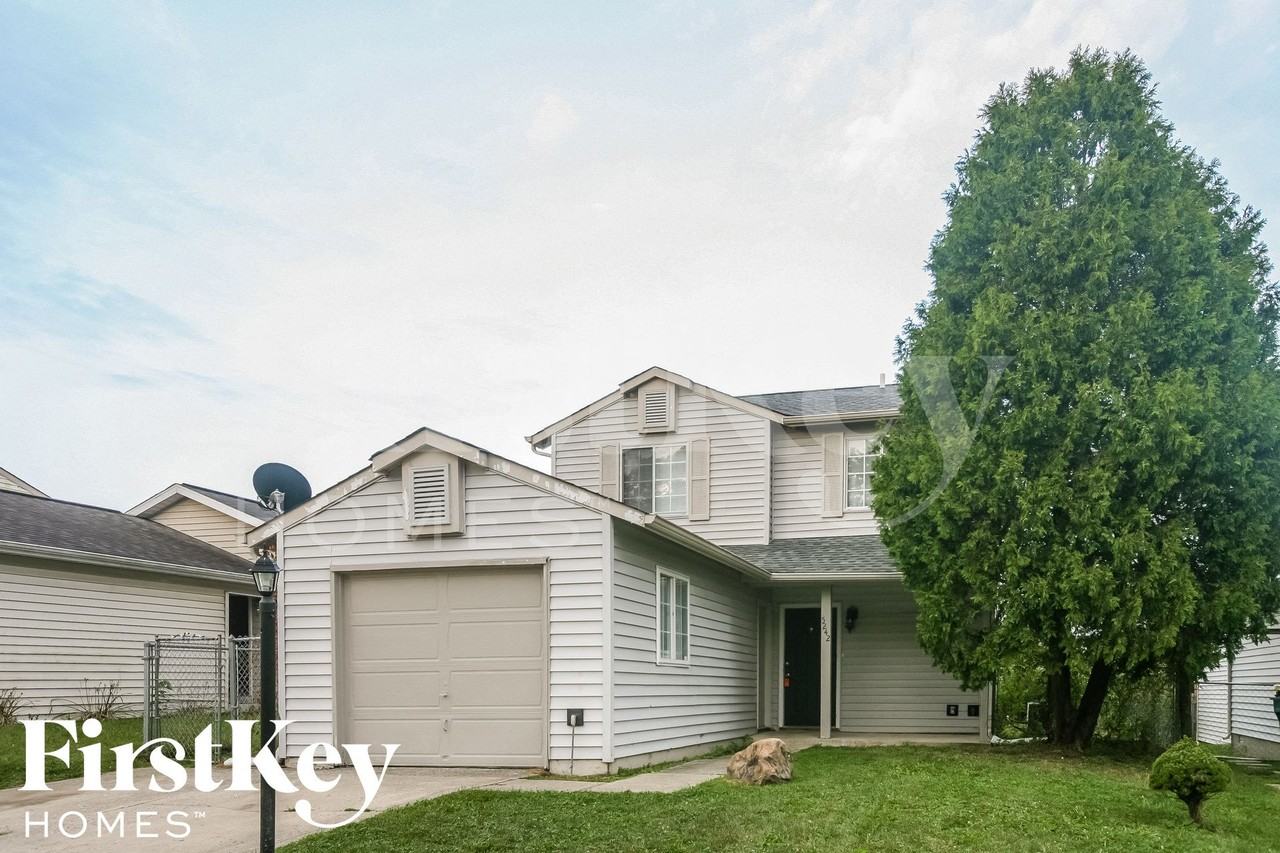 5242 Traditions Rd - Photo 2 of 15