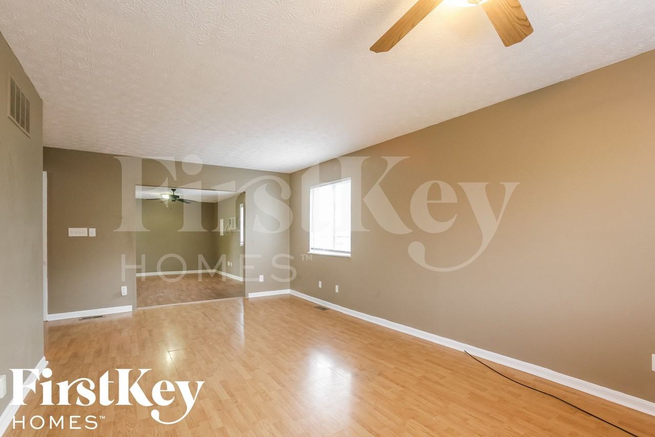 5242 Traditions Rd - Photo 3 of 15