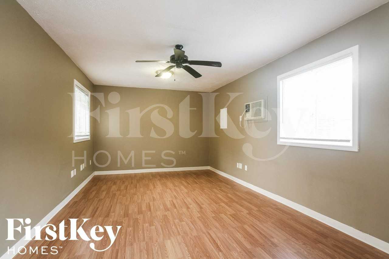 5242 Traditions Rd - Photo 7 of 15