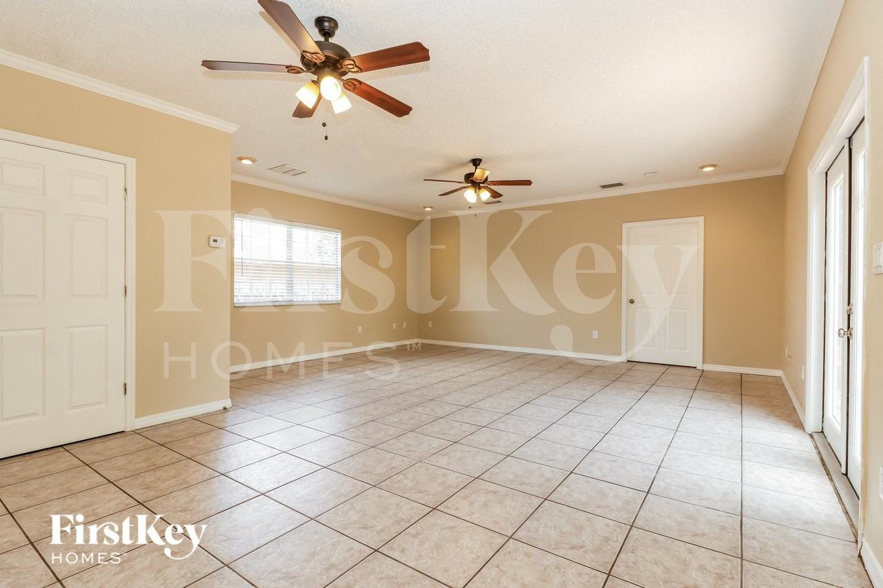 521 65th St N - Photo 2 of 15