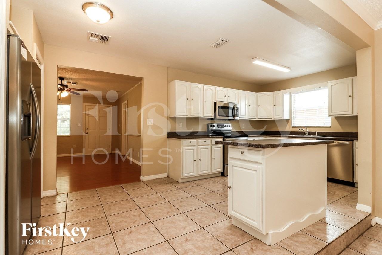 521 65th St N - Photo 4 of 15