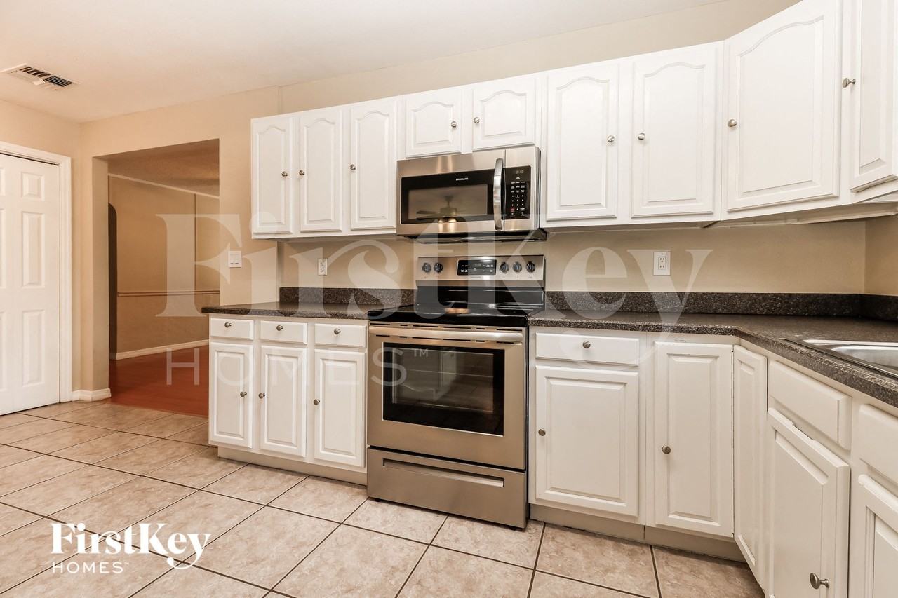 521 65th St N - Photo 6 of 15