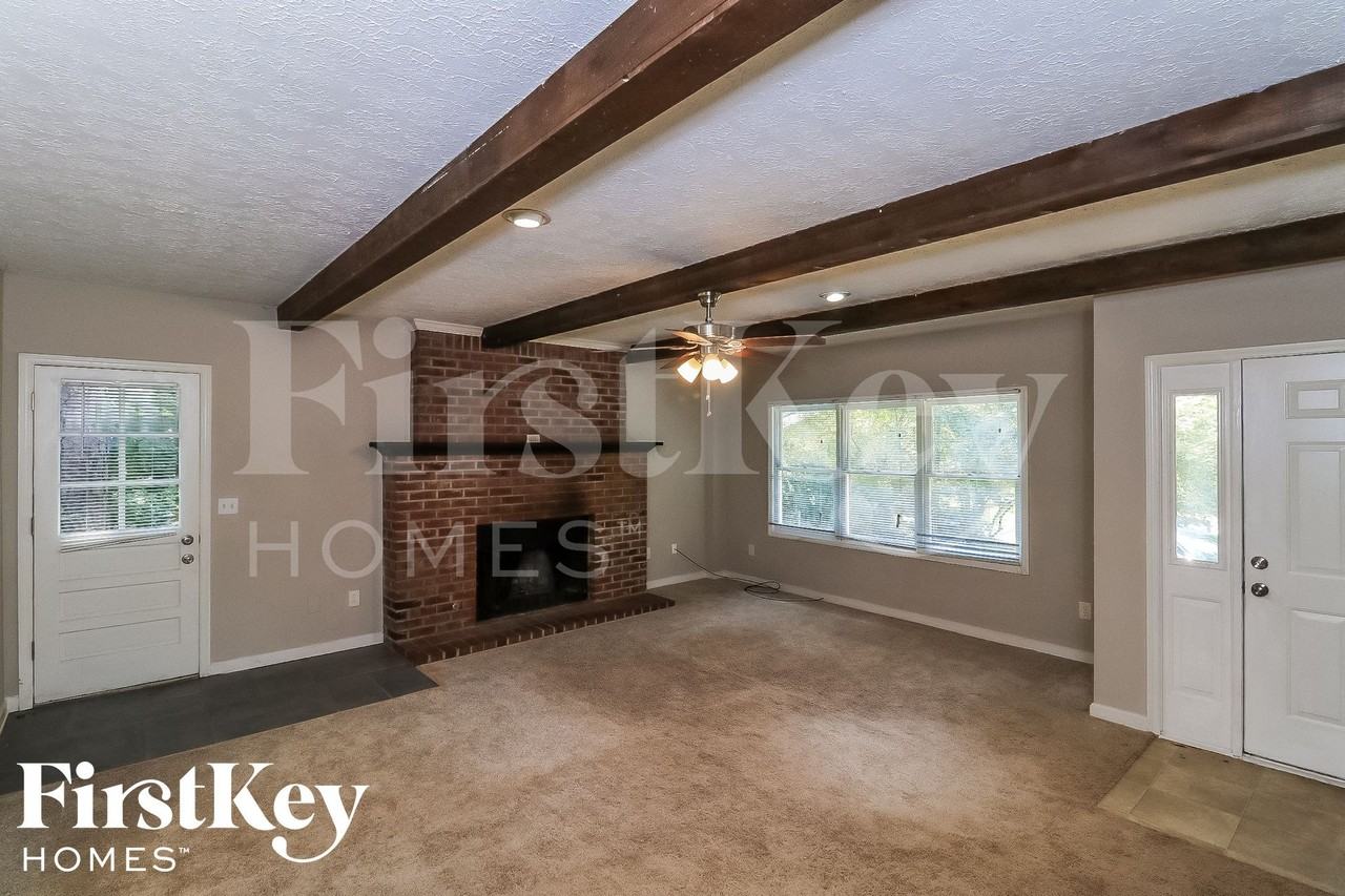 3960 Watkins Way - Photo 5 of 15