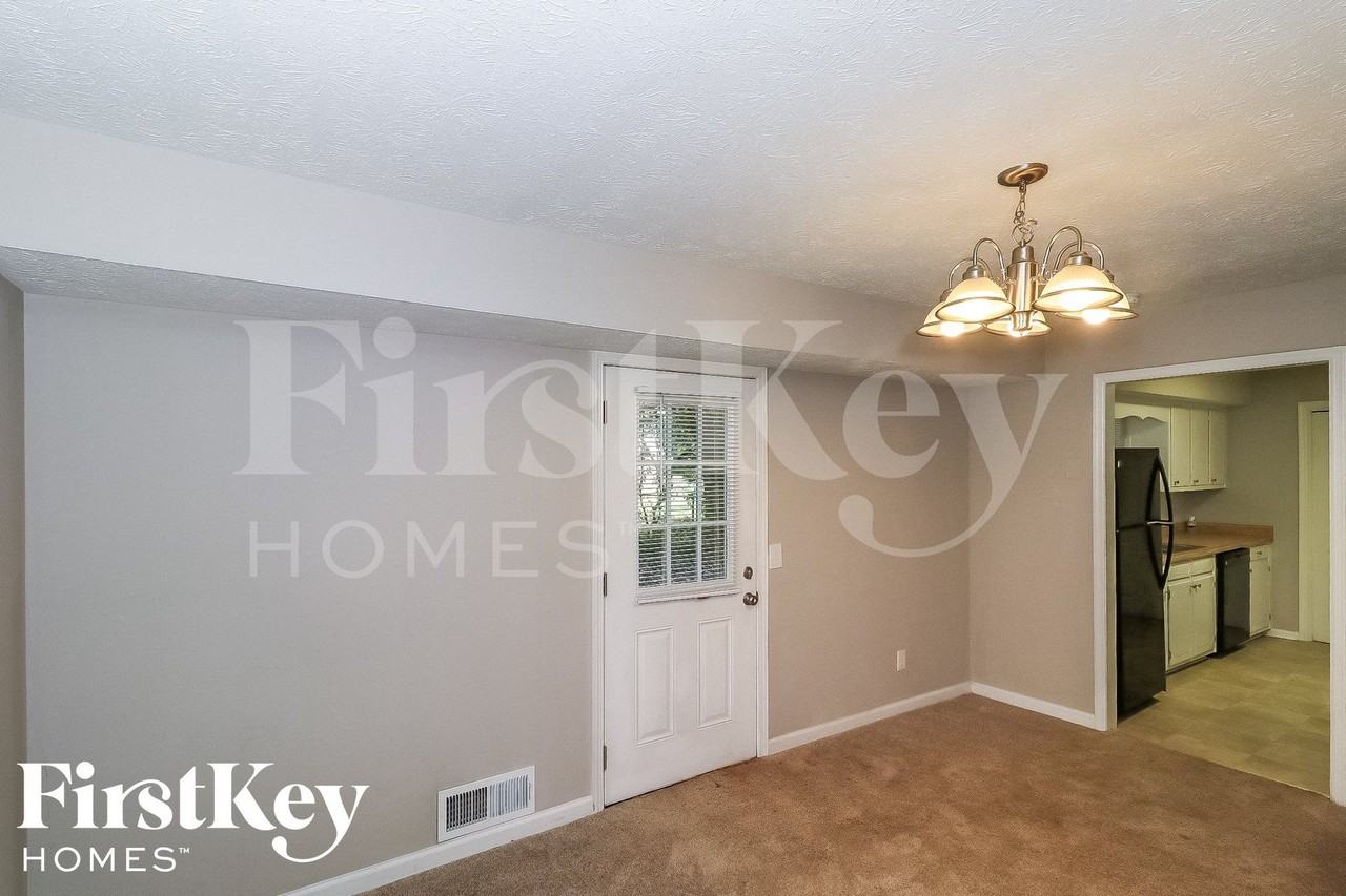 3960 Watkins Way - Photo 7 of 15