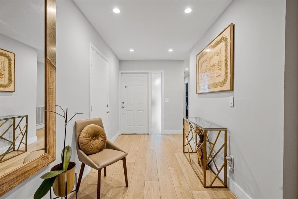 9937 Nw 47th Ter - Photo 5 of 50