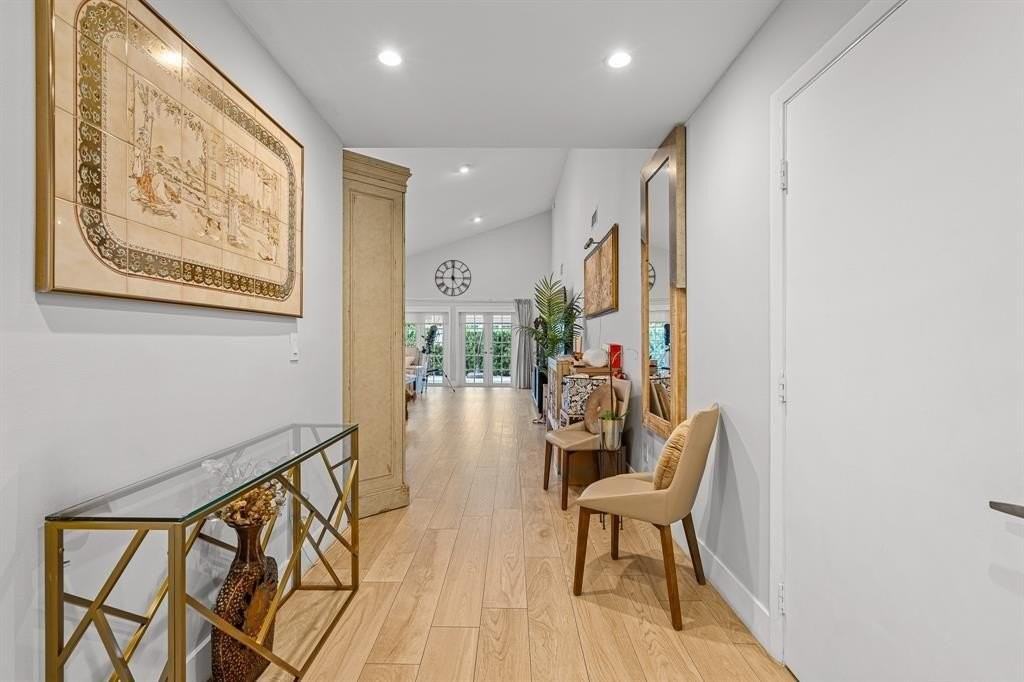 9937 Nw 47th Ter - Photo 6 of 50