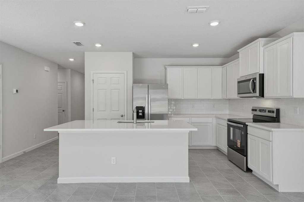 9509 Silver Sands Ln - Photo 5 of 25