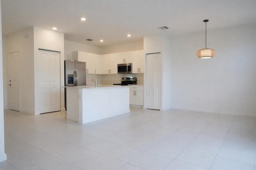 11833 Nw 47th Mnr - Photo 4 of 15