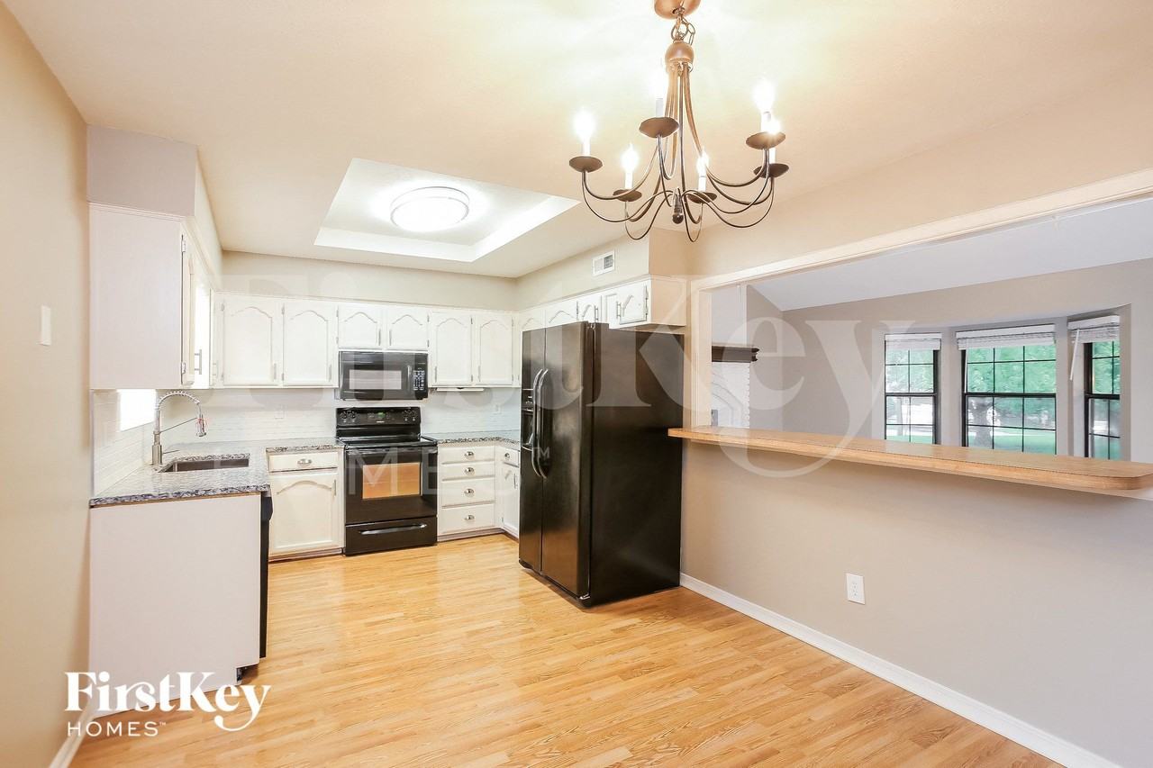 3201 Se 6th Ct - Photo 5 of 15