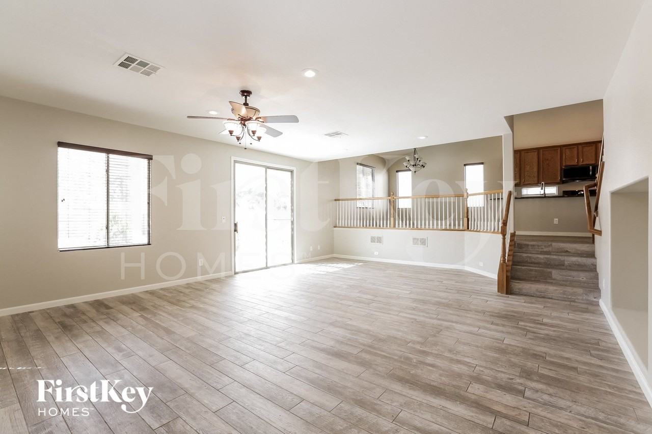 3037 Winter Sunset Ave - Photo 4 of 15