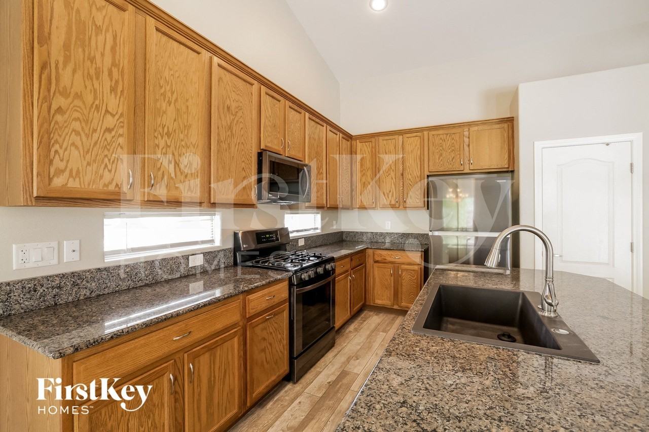 3037 Winter Sunset Ave - Photo 7 of 15