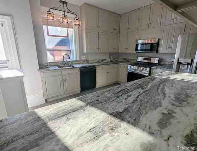 669 W Canfield St #2 - Photo 5 of 14