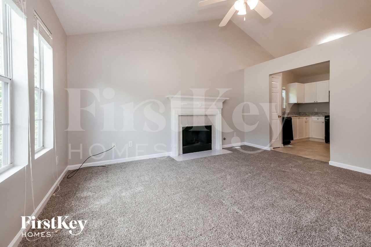 240 Greensprings Dr - Photo 3 of 15