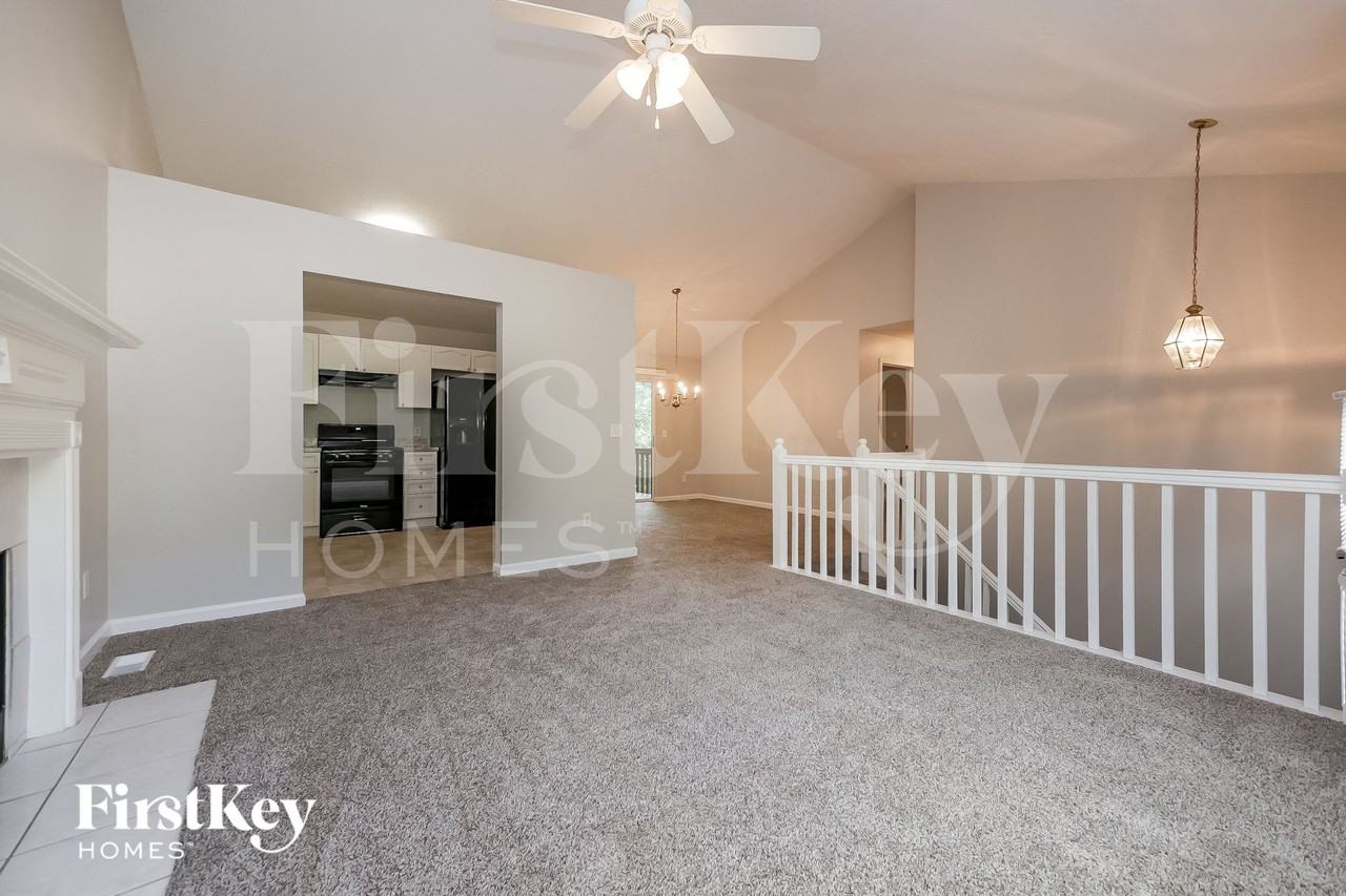 240 Greensprings Dr - Photo 4 of 15