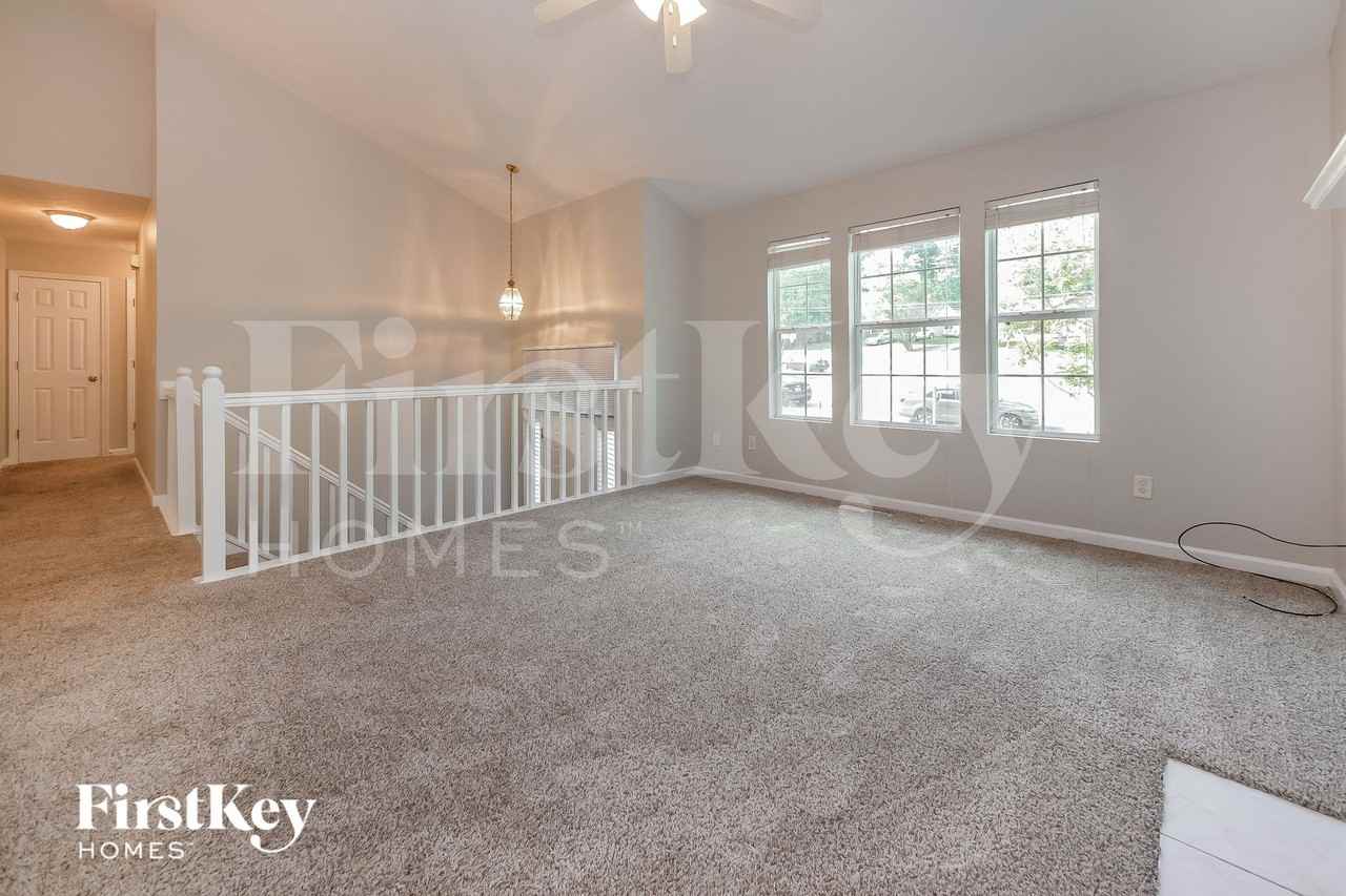 240 Greensprings Dr - Photo 5 of 15