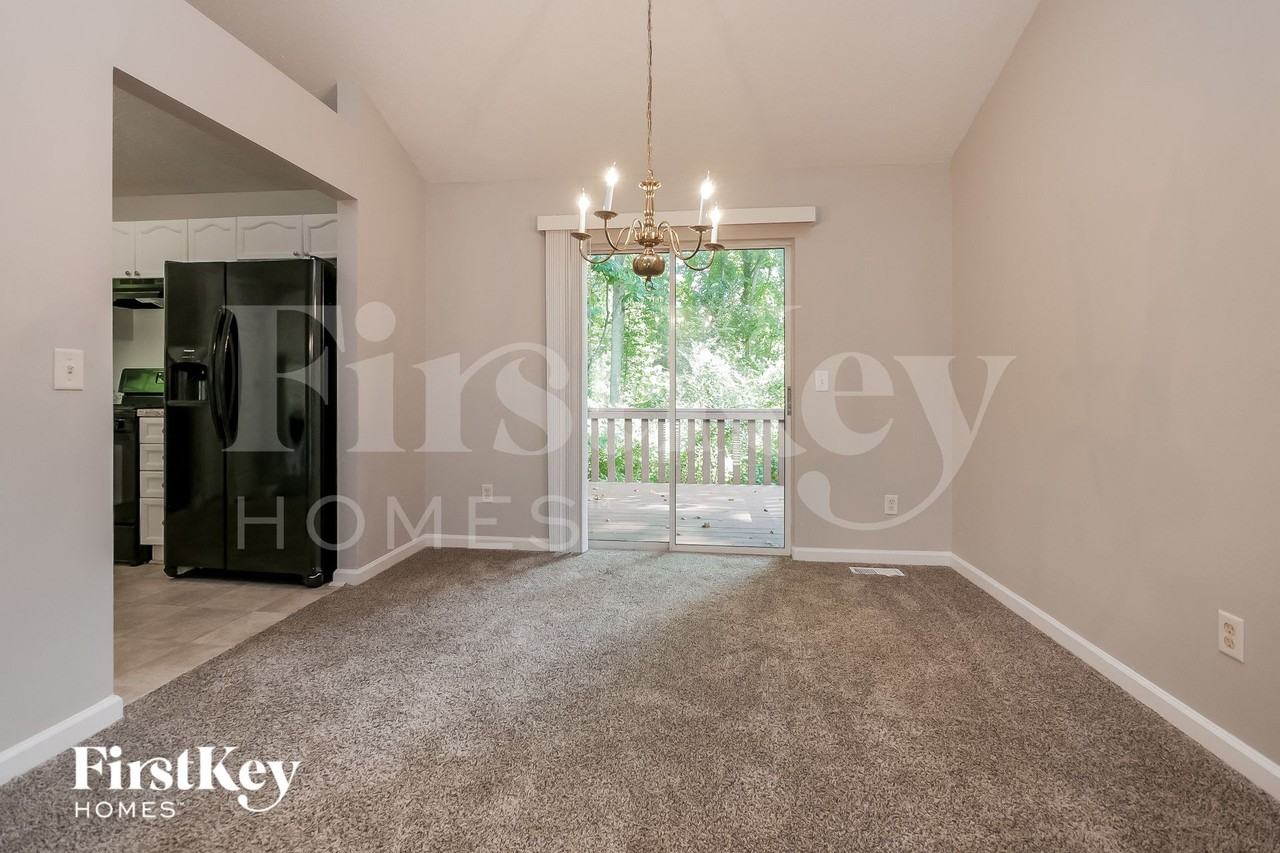 240 Greensprings Dr - Photo 6 of 15