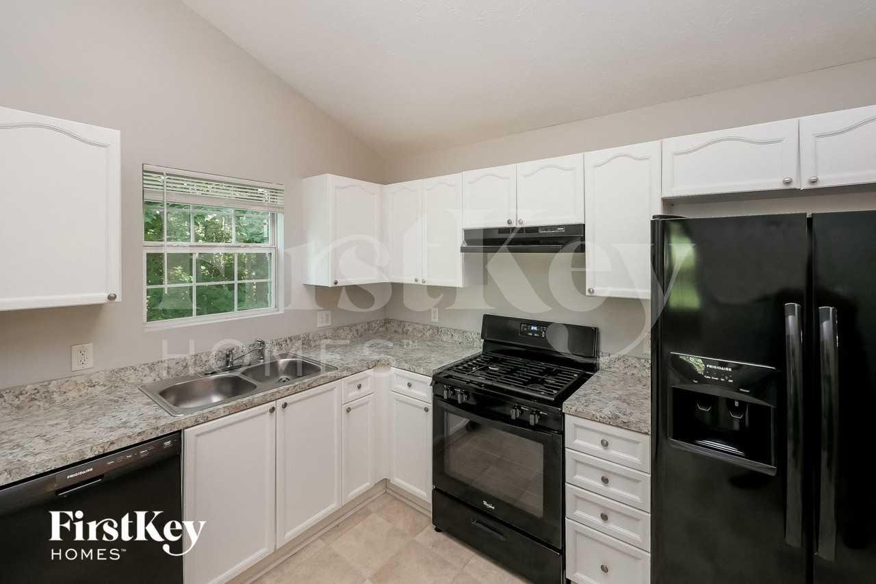 240 Greensprings Dr - Photo 7 of 15