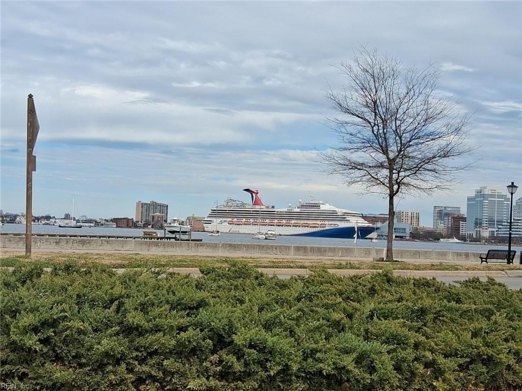 340 Worthington Sq - Photo 2 of 36