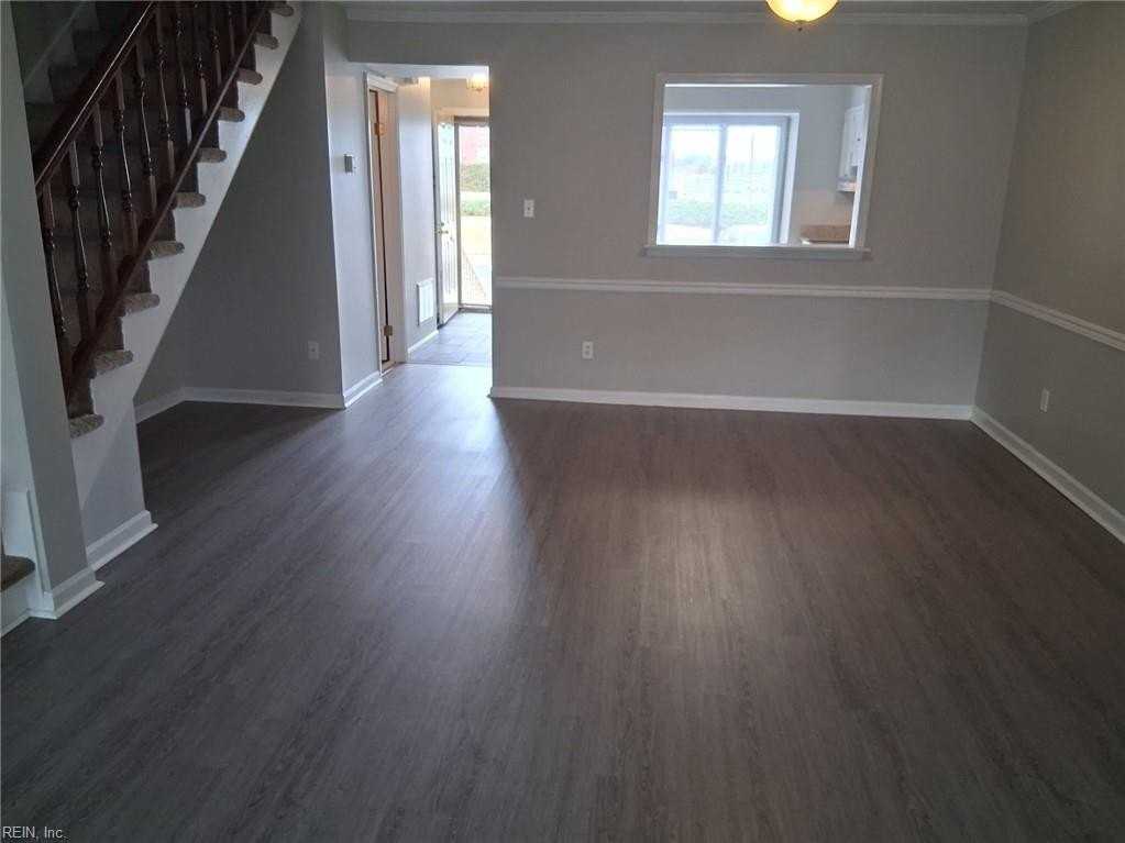 340 Worthington Sq - Photo 4 of 36