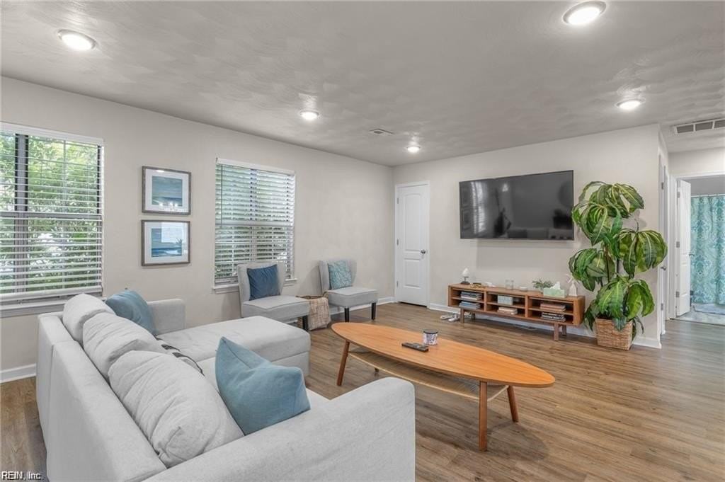 9429 Chesapeake St - Photo 2 of 16