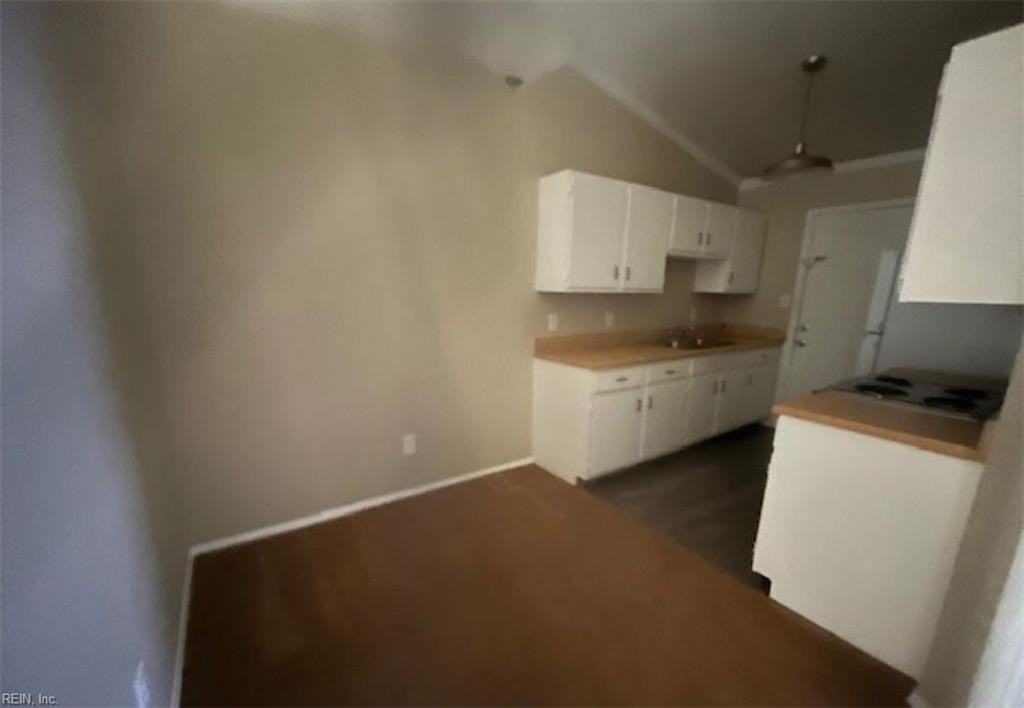 831 Armistine Ct - Photo 4 of 9