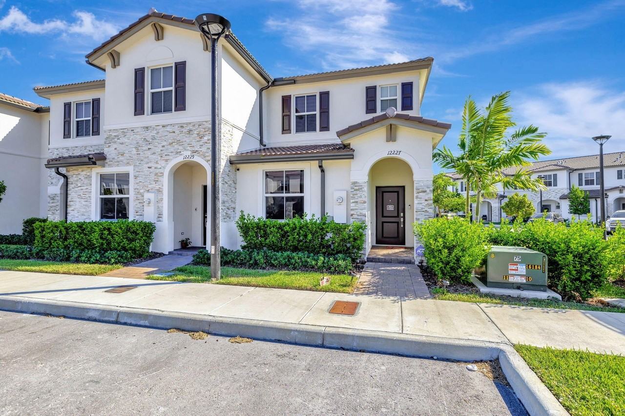 12227 Nw 23rd Path - Photo 2 of 47