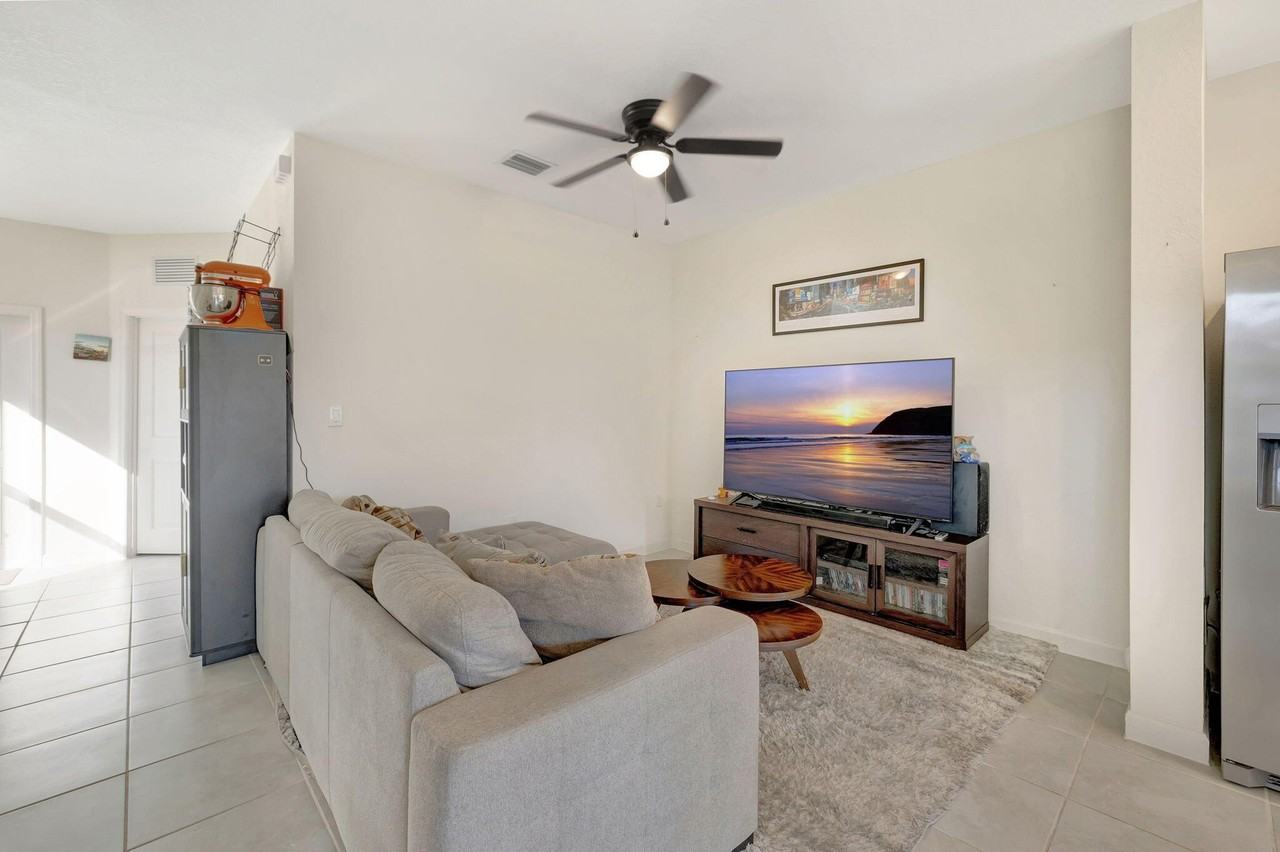 12227 Nw 23rd Path - Photo 5 of 47