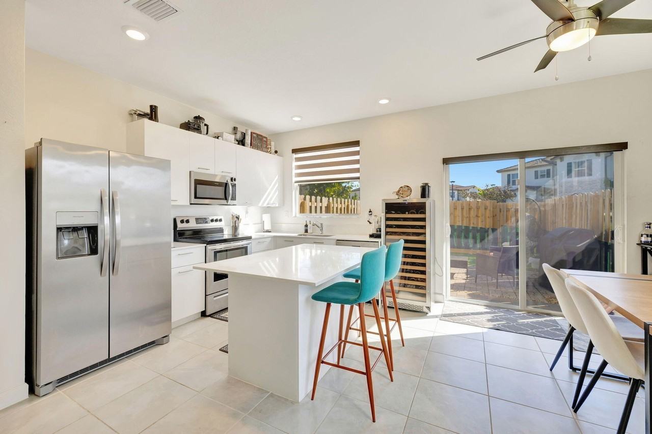 12227 Nw 23rd Path - Photo 7 of 47