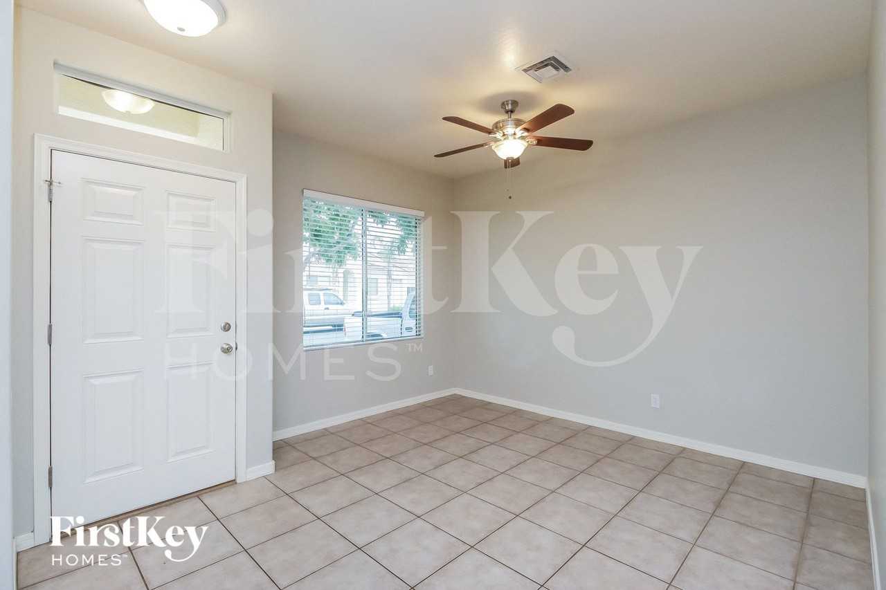 113 N Warren St - Photo 2 of 15