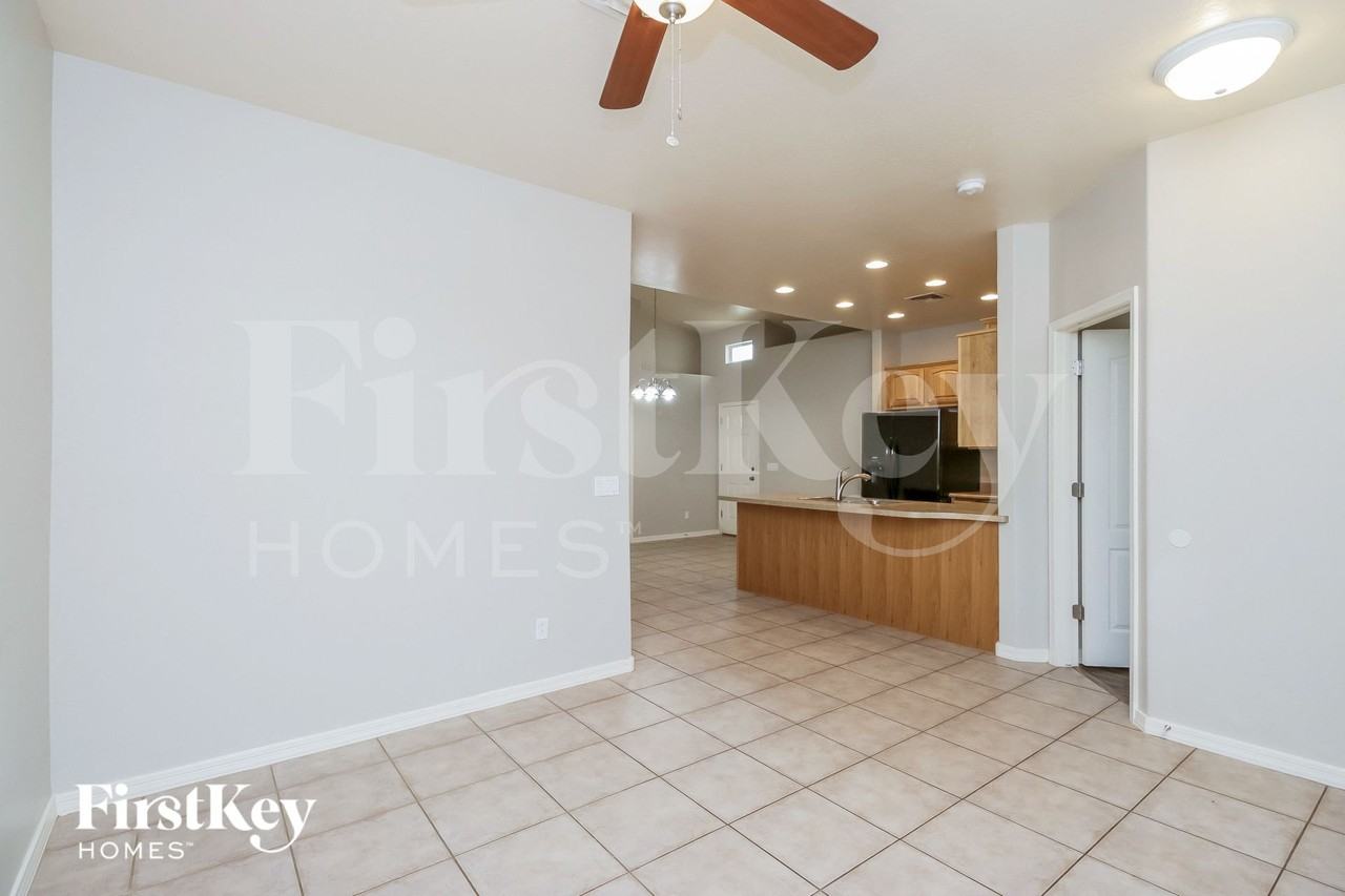 113 N Warren St - Photo 3 of 15