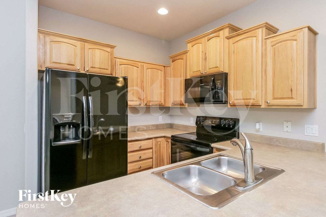 113 N Warren St - Photo 7 of 15