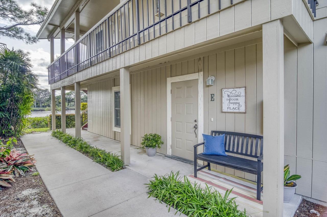 9170 Se Riverfront Ter #E - Photo 2 of 33