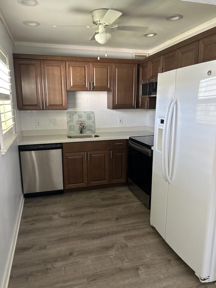 5 Valencia A - Photo 4 of 13