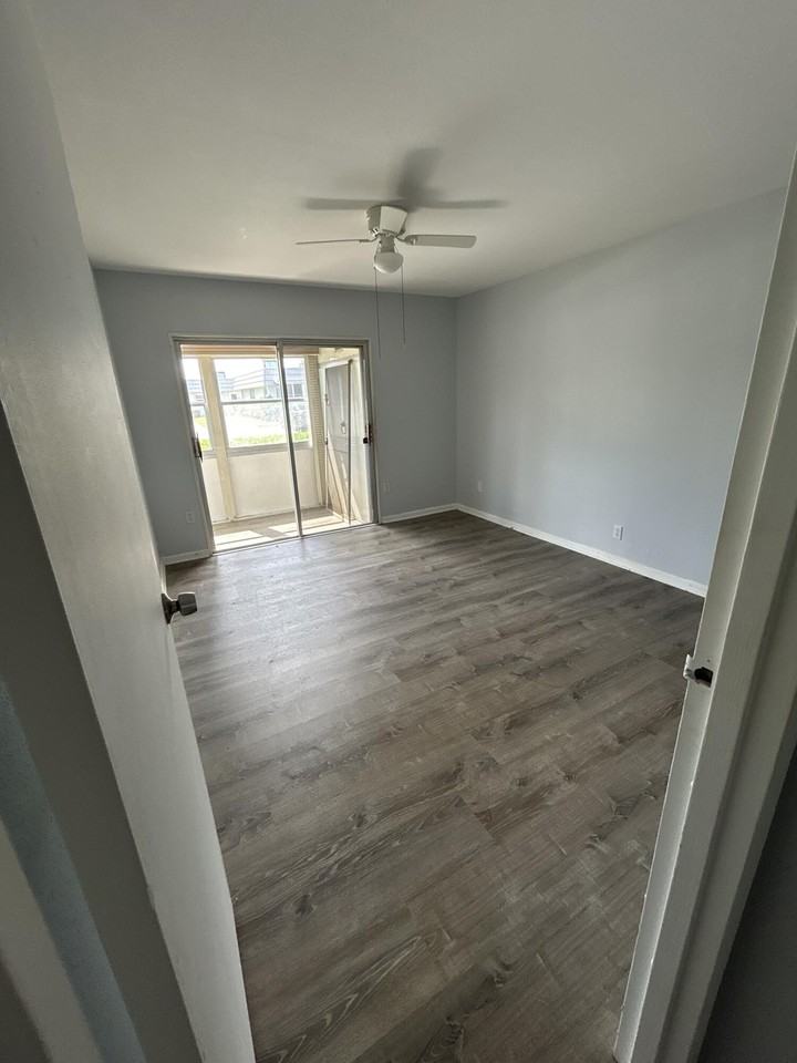 5 Valencia A - Photo 7 of 13