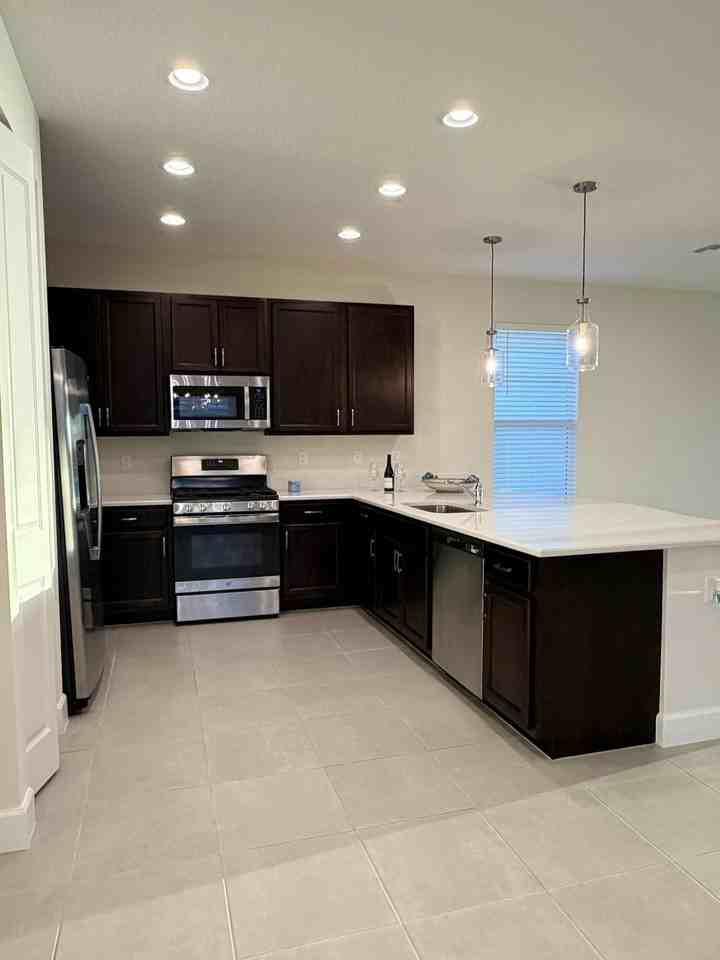 11938 Sw Seaway St - Photo 5 of 23