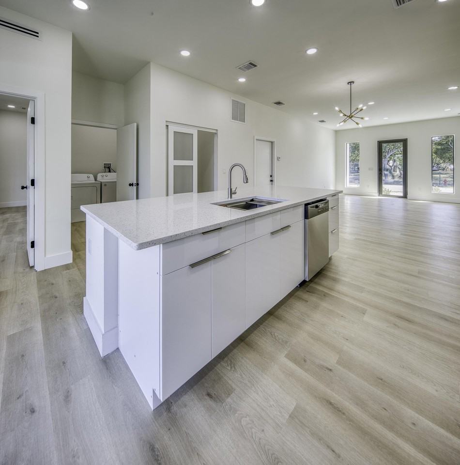 4855 Elmhurst Rd - Photo 6 of 36