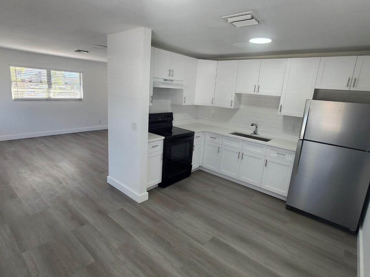 1617 N J St - Photo 2 of 8